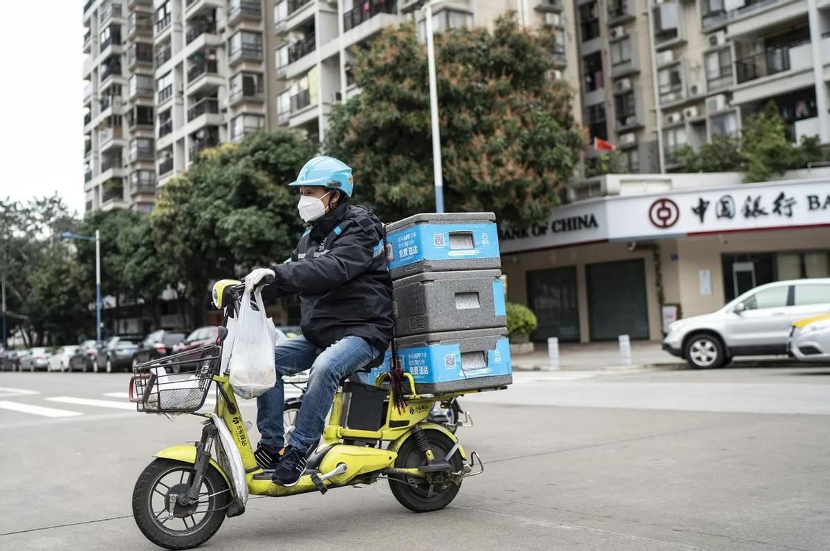 广州限行新动态下的奇妙日常，友情与爱在限行中的力量