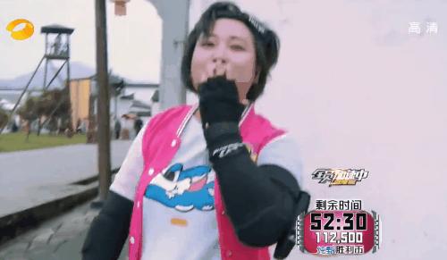 相声演员贾XX，相声界的耀眼之星