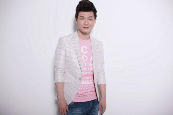 演员李泓良妻子的生活与魅力探秘