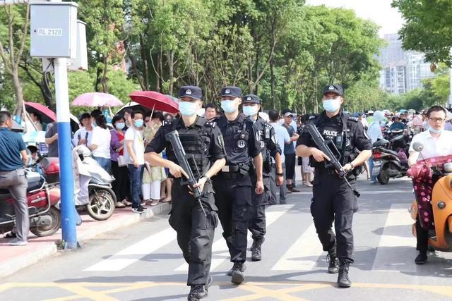 特警最新装备引领探索内心平静的旅程，自然秘境之旅的必备利器