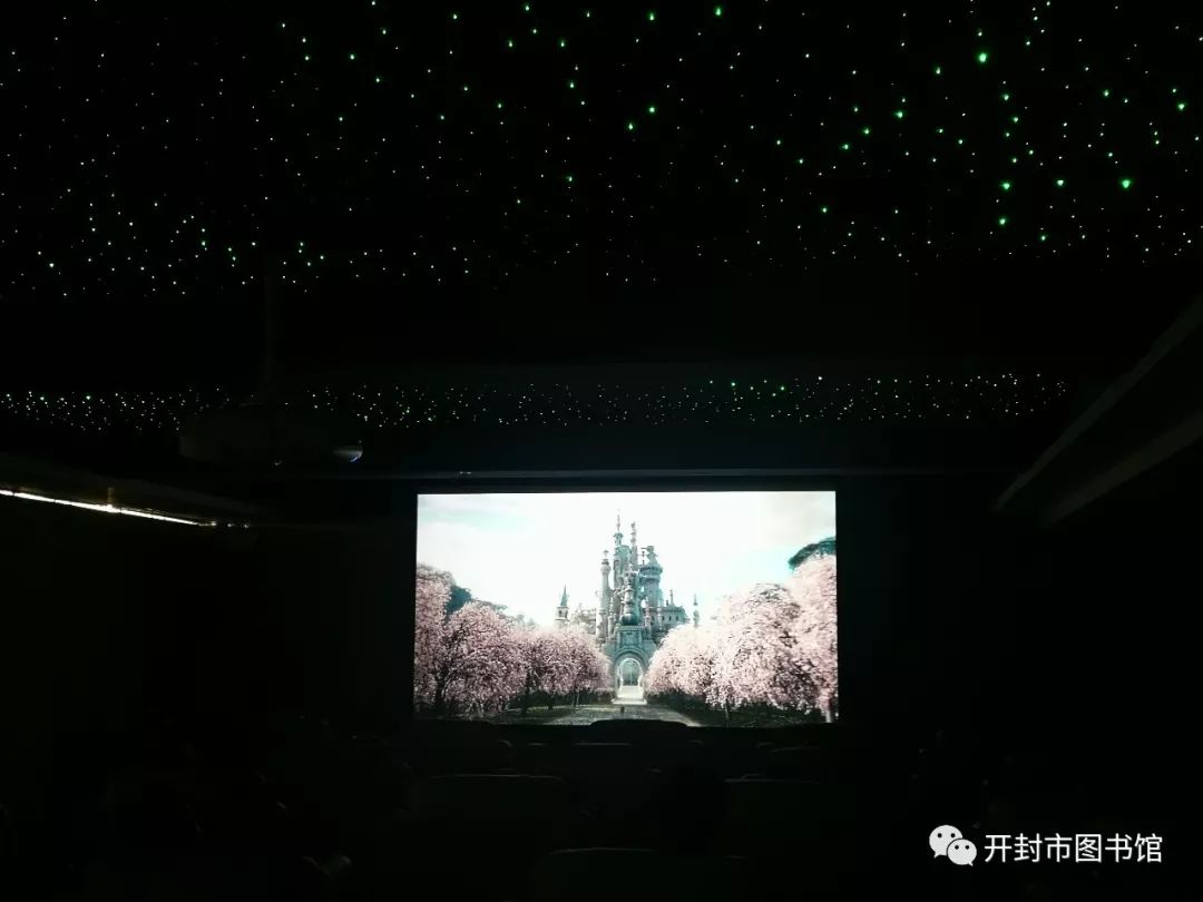 星空电影院，探秘特色小店，领略别样电影时光