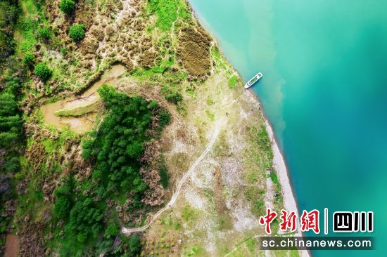 蓬安最新老赖背后的故事，自然美景之旅与内心的宁静探寻