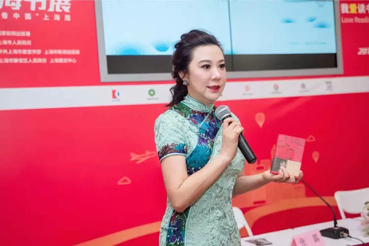 女演员张露，迈向表演艺术之路的足迹与启示